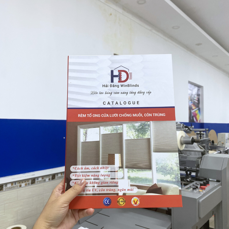 Chi phí in folder bìa cứng không có mức giá cố định mà phụ thuộc vào nhiều yếu tố