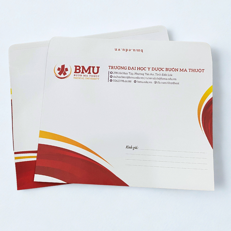 Phong bì cần chắc chắn nhưng vẫn phải dễ gấp và đóng mở. Định lượng phù hợp sẽ giúp cân bằng giữa chất lượng và chi phí.