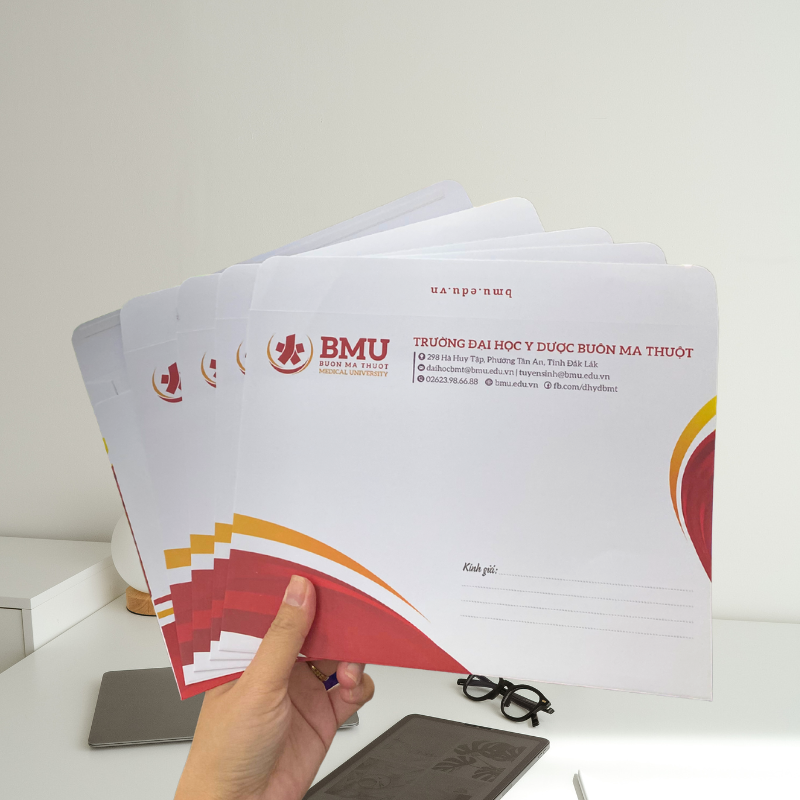 Đối với phong bì văn phòng thông thường, nên ưu tiên kết cấu đơn giản và chắc chắn.